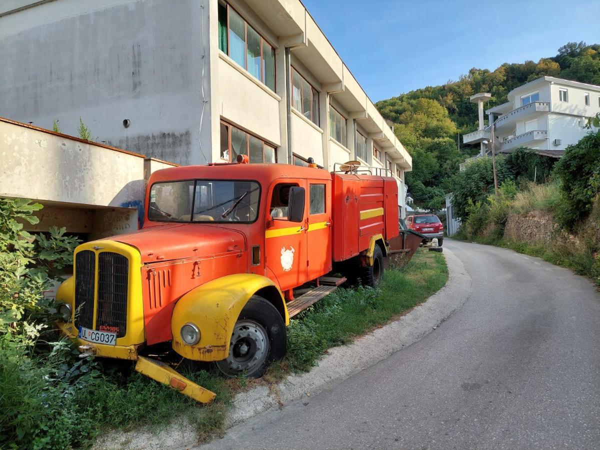 Pirate Backpackers Vandrerhjem Ulcinj Eksteriør bilde