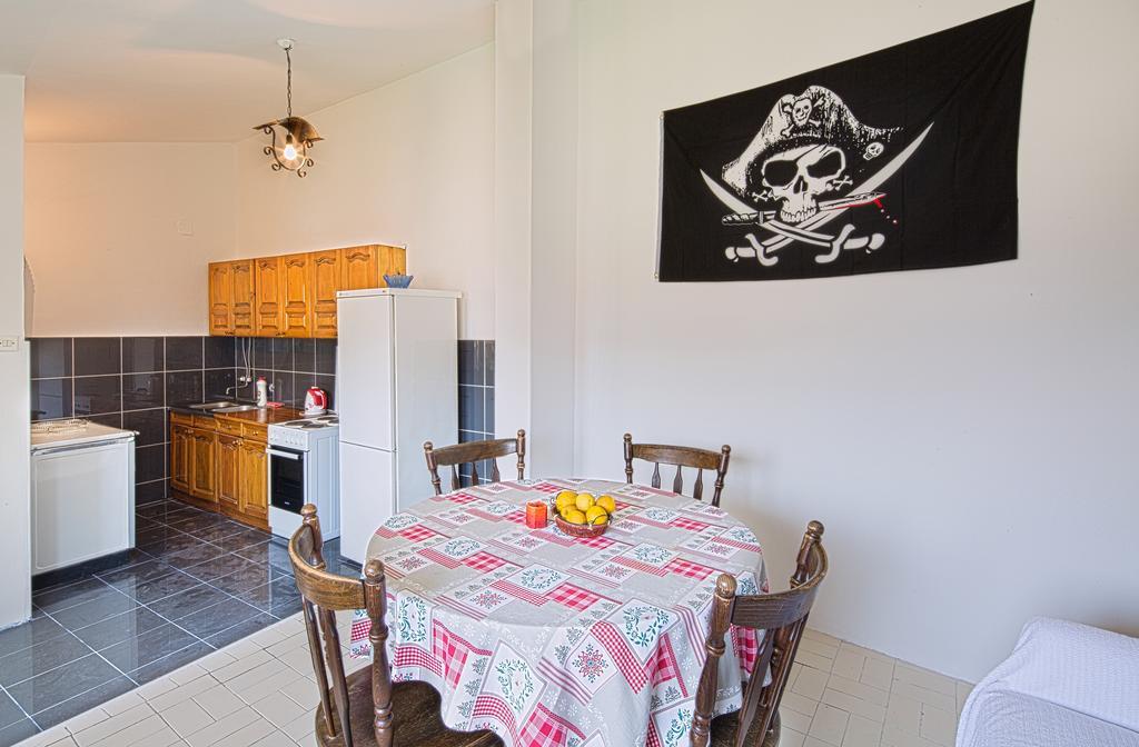 Pirate Backpackers Vandrerhjem Ulcinj Rom bilde